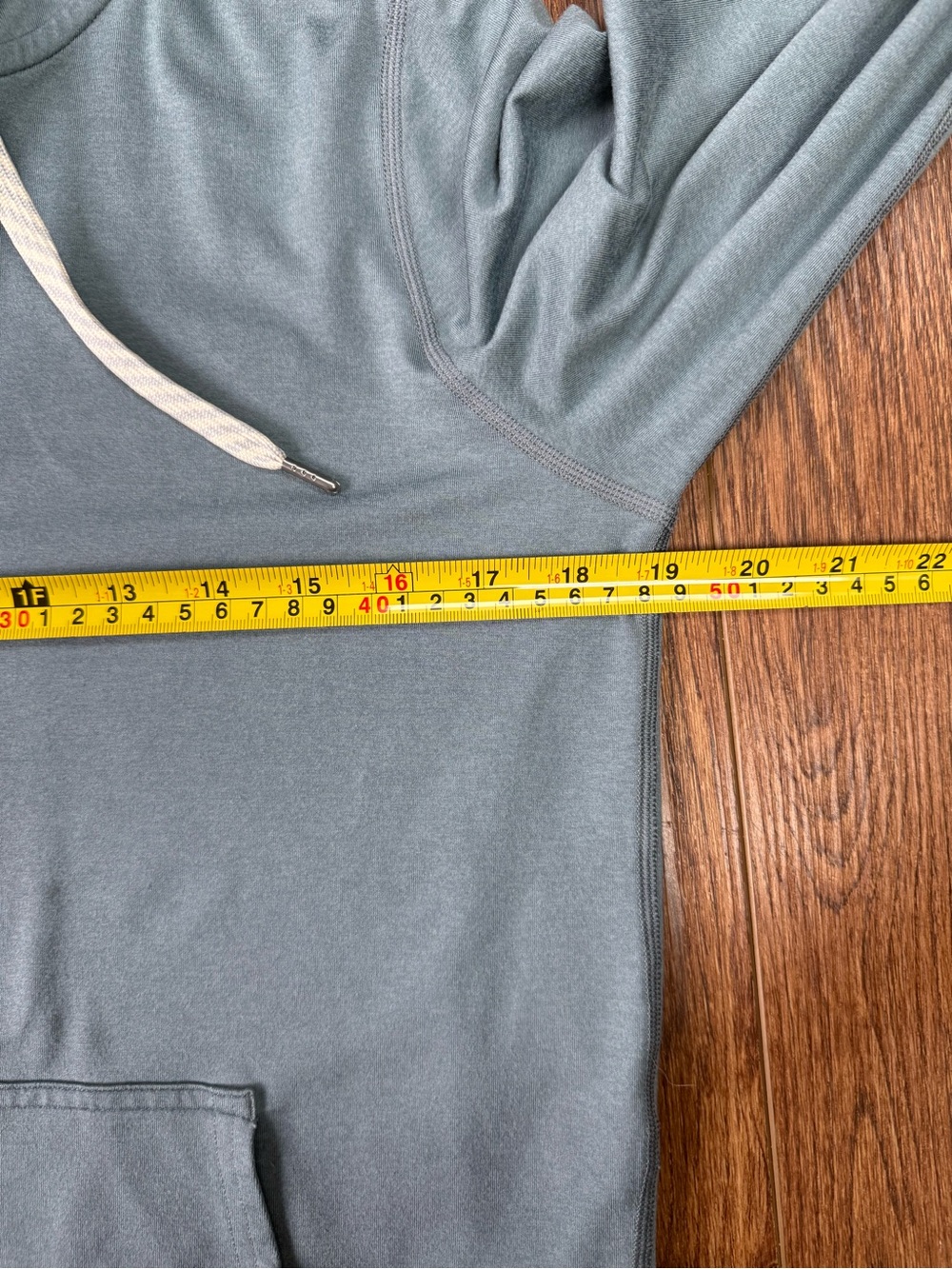 Vuori Halo Performance Hoodie - Picture 5 of 6